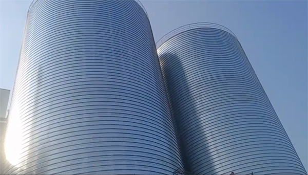 修武2座混凝土高架卷板仓